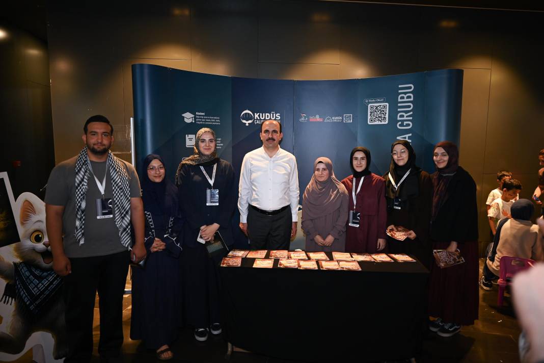 Başkan Altay minik kitap kurtlarıyla bir arada 3